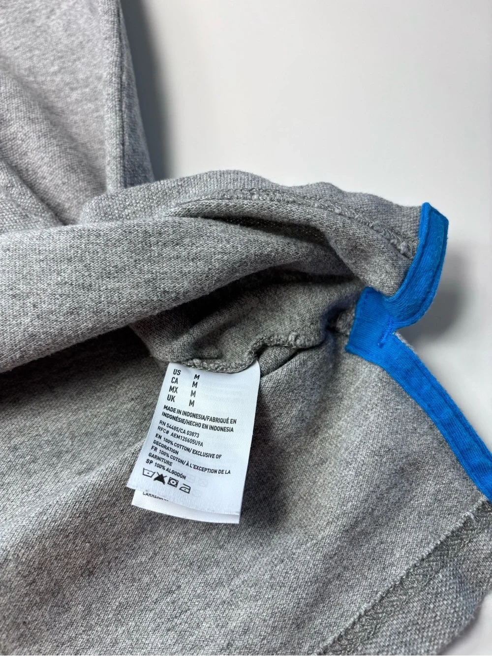 American Eagle Outfitters Classic Fit Heathered Grey Polo with Blue Logo Trim M